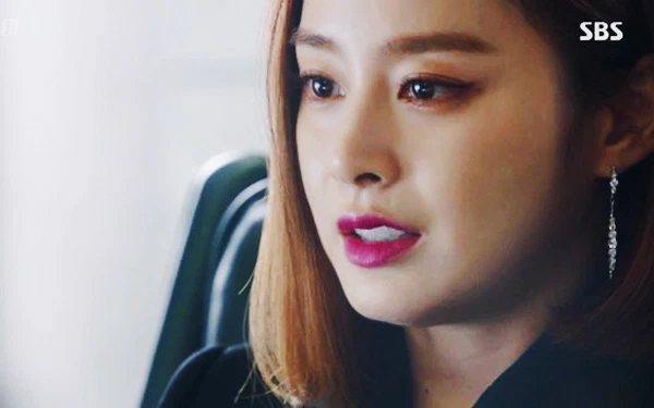 "Điên nữ" Seo Ye Ji và biểu cảm "lạnh băng" trông cực đáng sợ trong phim mới: Nhưng so với Kim Tae Hee của Yong Pal thì sao? - Ảnh 5. "Điên nữ" Seo Ye Ji và biểu cảm "lạnh băng" trông cực đáng sợ trong phim mới: Nhưng so với Kim Tae Hee của Yong Pal thì sao? - Ảnh 5.