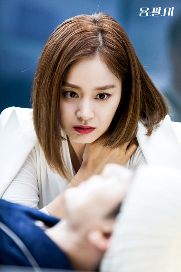 "Điên nữ" Seo Ye Ji và biểu cảm "lạnh băng" trông cực đáng sợ trong phim mới: Nhưng so với Kim Tae Hee của Yong Pal thì sao? - Ảnh 6. "Điên nữ" Seo Ye Ji và biểu cảm "lạnh băng" trông cực đáng sợ trong phim mới: Nhưng so với Kim Tae Hee của Yong Pal thì sao? - Ảnh 6.
