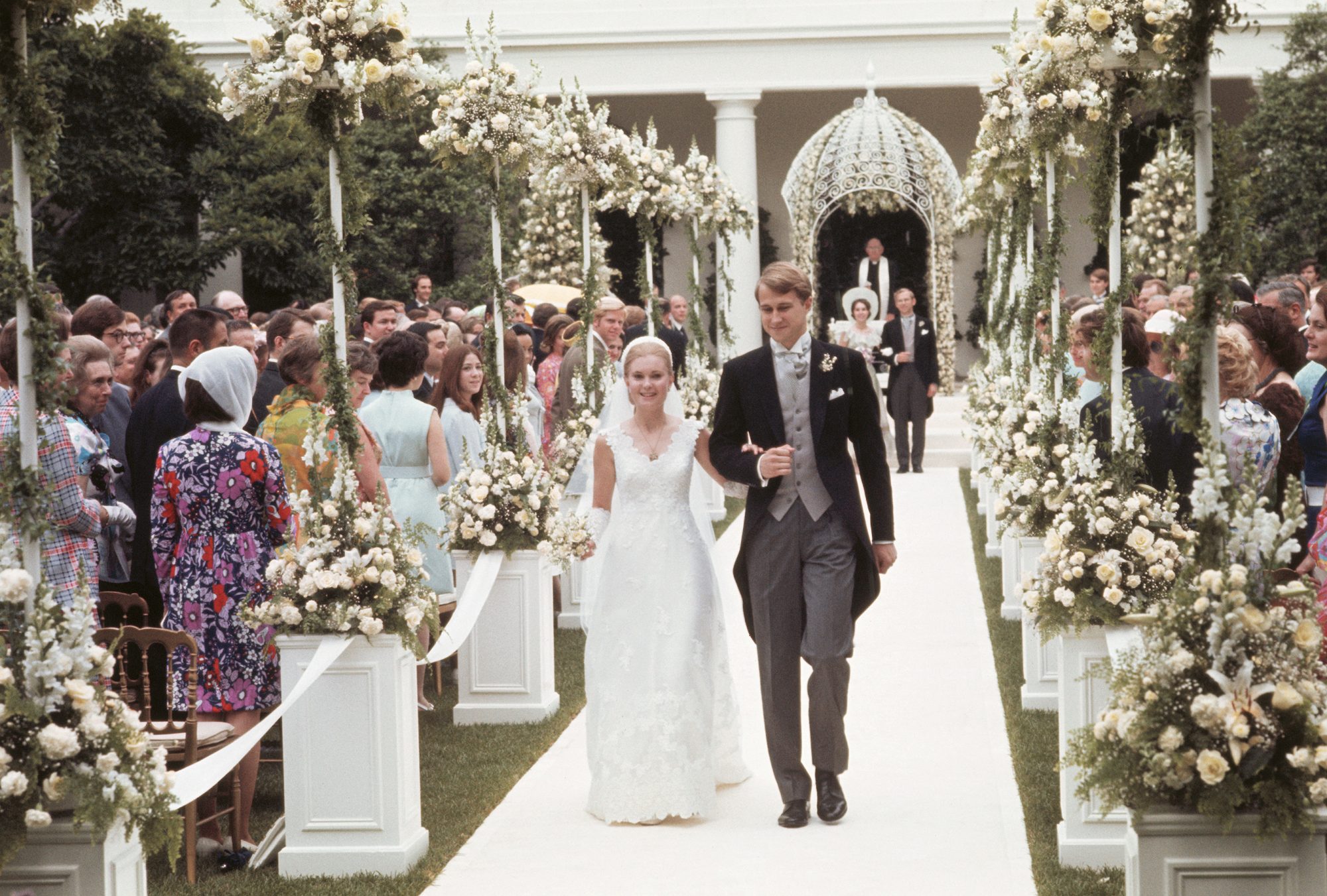 Hôn lễ ở Nhà Trắng hiếm hoi trong nhiều thập kỷ: Cháu nội xinh đẹp nhất của Tổng thống Biden tuyên bố làm đám cưới với hôn phu “cực phẩm” - Ảnh 3.