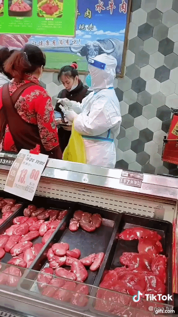 Vietnamese people in China told unbelievable stories when going to the supermarket when Covid-19 broke out: Medical staff went to the place to take samples for testing each frozen fish!  - Photo 3.