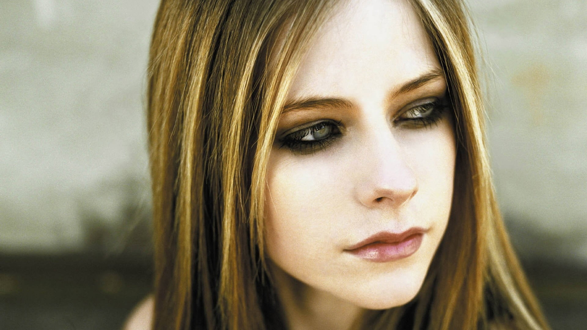 Avril Lavigne - Công chúa Pop/Punk, &quot;ma cà rồng&quot; không tuổi - Ảnh 8.