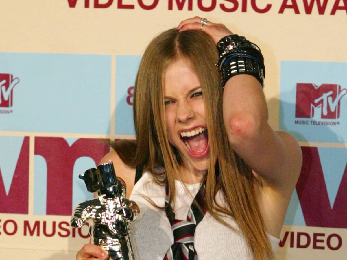 Avril Lavigne - Công chúa Pop/Punk, &quot;ma cà rồng&quot; không tuổi - Ảnh 4.