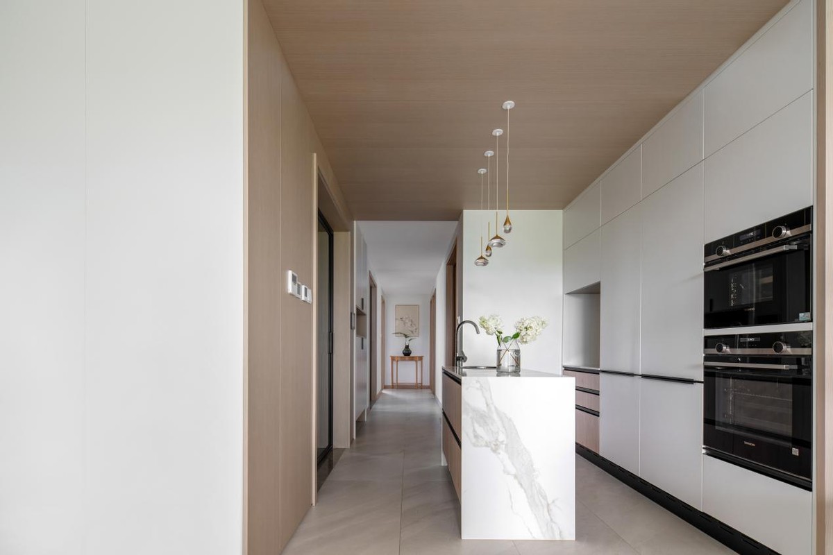 Căn hộ hiện đại 153m² cho gia đình 5 người với không gian sinh hoạt chung rộng rãi, có đến tận 2 căn bếp - Ảnh 7.