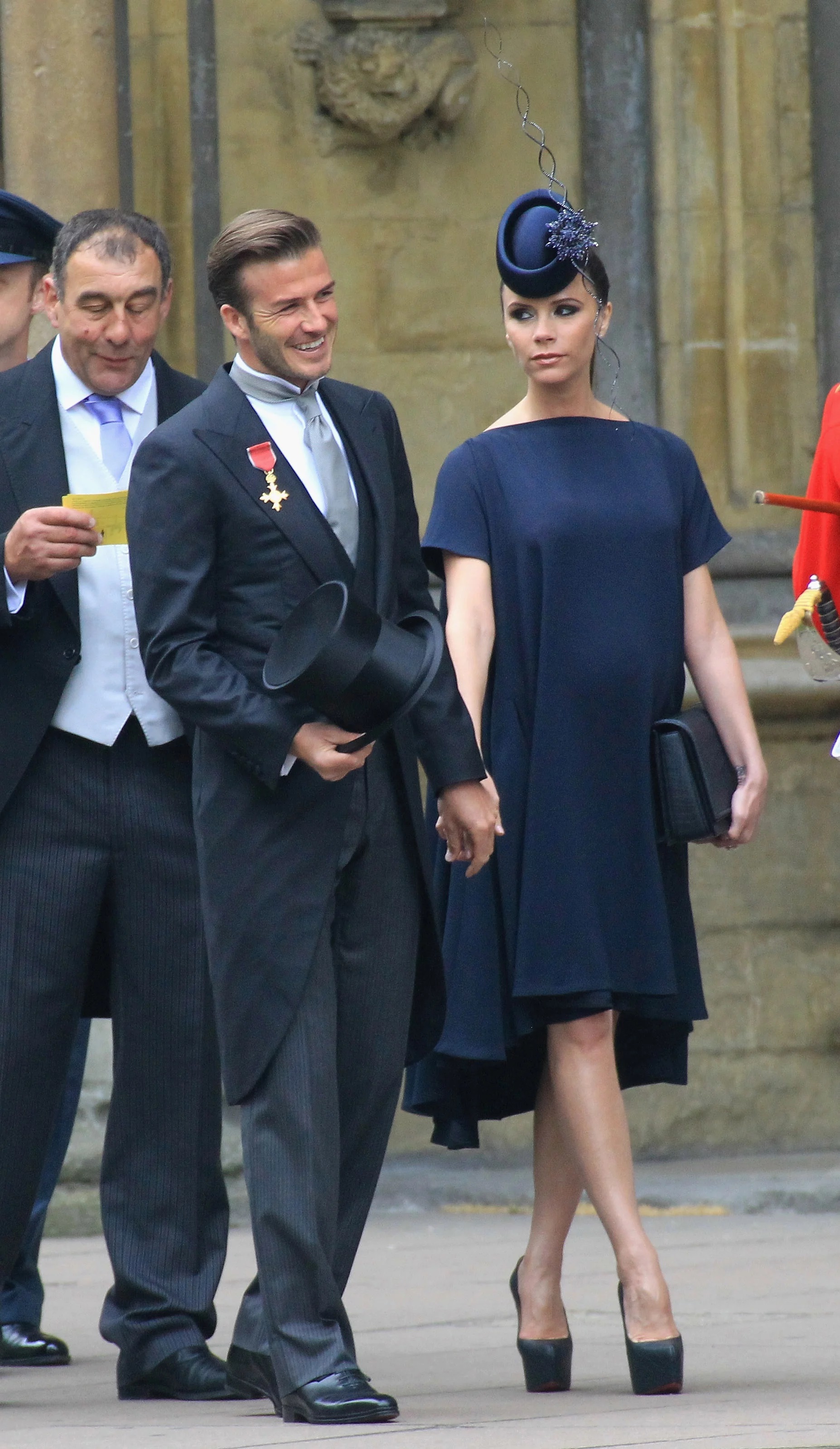 Victoria Beckham ở đám cưới nào cũng chặt chém nhiệt tình, nàng dâu mới mà nhìn thấy bộ cuối chắc rén lắm - Ảnh 2.