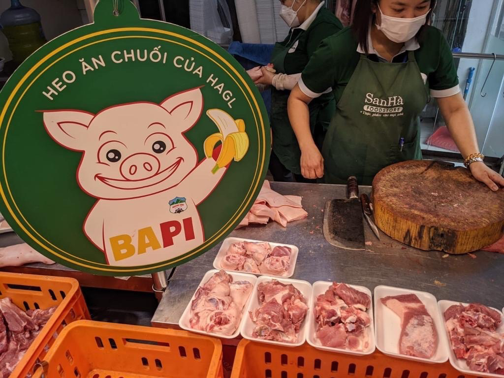 15 năm xoay vần bất động sản, cao su, nuôi bò, cây ăn trái của Bầu Đức: 'Kinh doanh ai cũng có thể ngã ngựa, nhưng tôi sẽ không để HAGL ngã ngựa lần nữa!' - Ảnh 1. 15 năm xoay vần bất động sản, cao su, nuôi bò, cây ăn trái của Bầu Đức: 'Kinh doanh ai cũng có thể ngã ngựa, nhưng tôi sẽ không để HAGL ngã ngựa lần nữa!' - Ảnh 1.