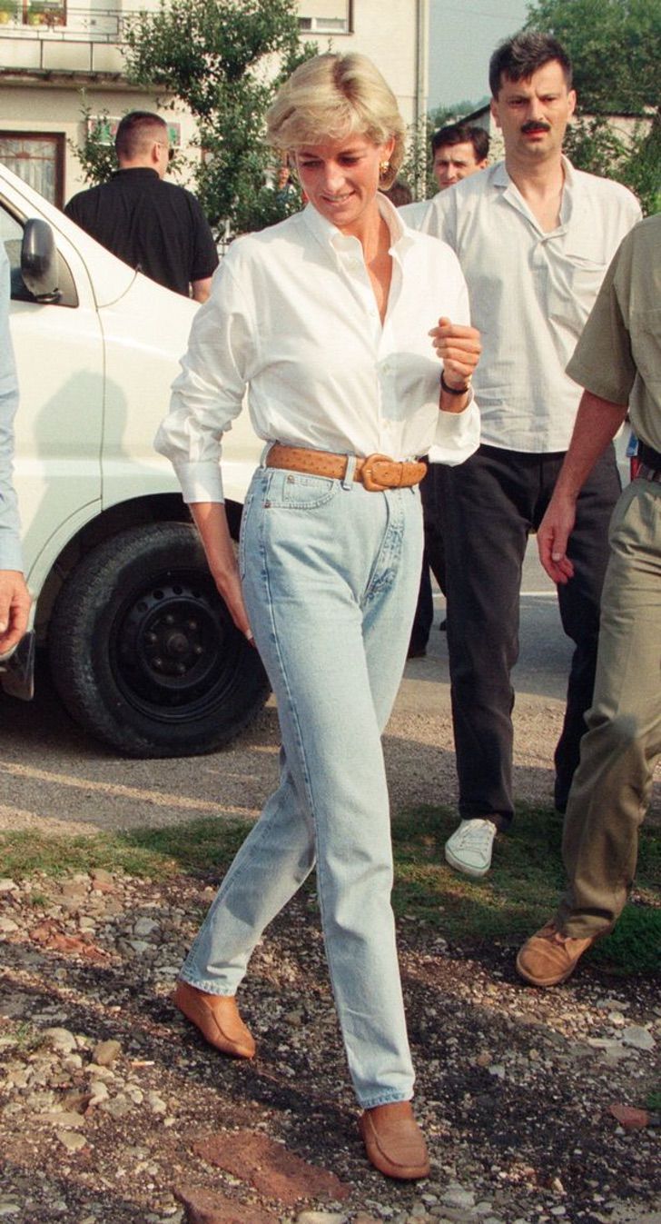 hrh the princess of wales princess diana in bosnia 9th august 1997 2 16495008334241520200387