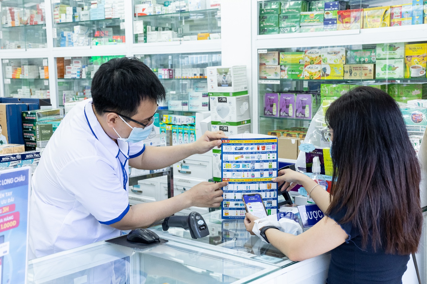 FPT Long Châu vượt mốc 600 nhà thuốc tại 60 tỉnh, thành toàn quốc ngay đầu quý 2.2022 - Ảnh 2. FPT Long Châu vượt mốc 600 nhà thuốc tại 60 tỉnh, thành toàn quốc ngay đầu quý 2.2022 - Ảnh 2.