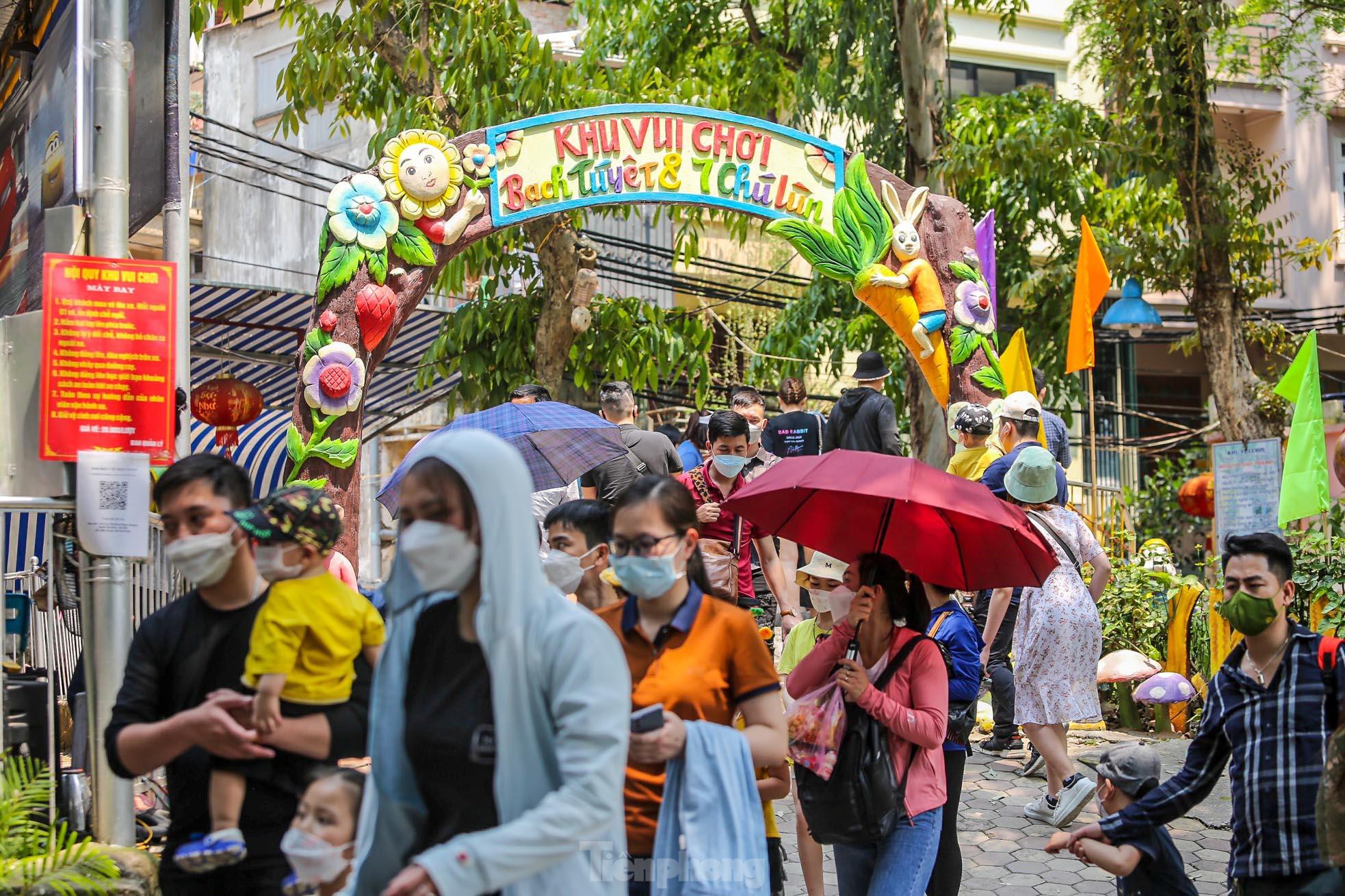 Ngàn người đổ về vườn thú Hà Nội trong ngày đầu nghỉ lễ - Ảnh 7.