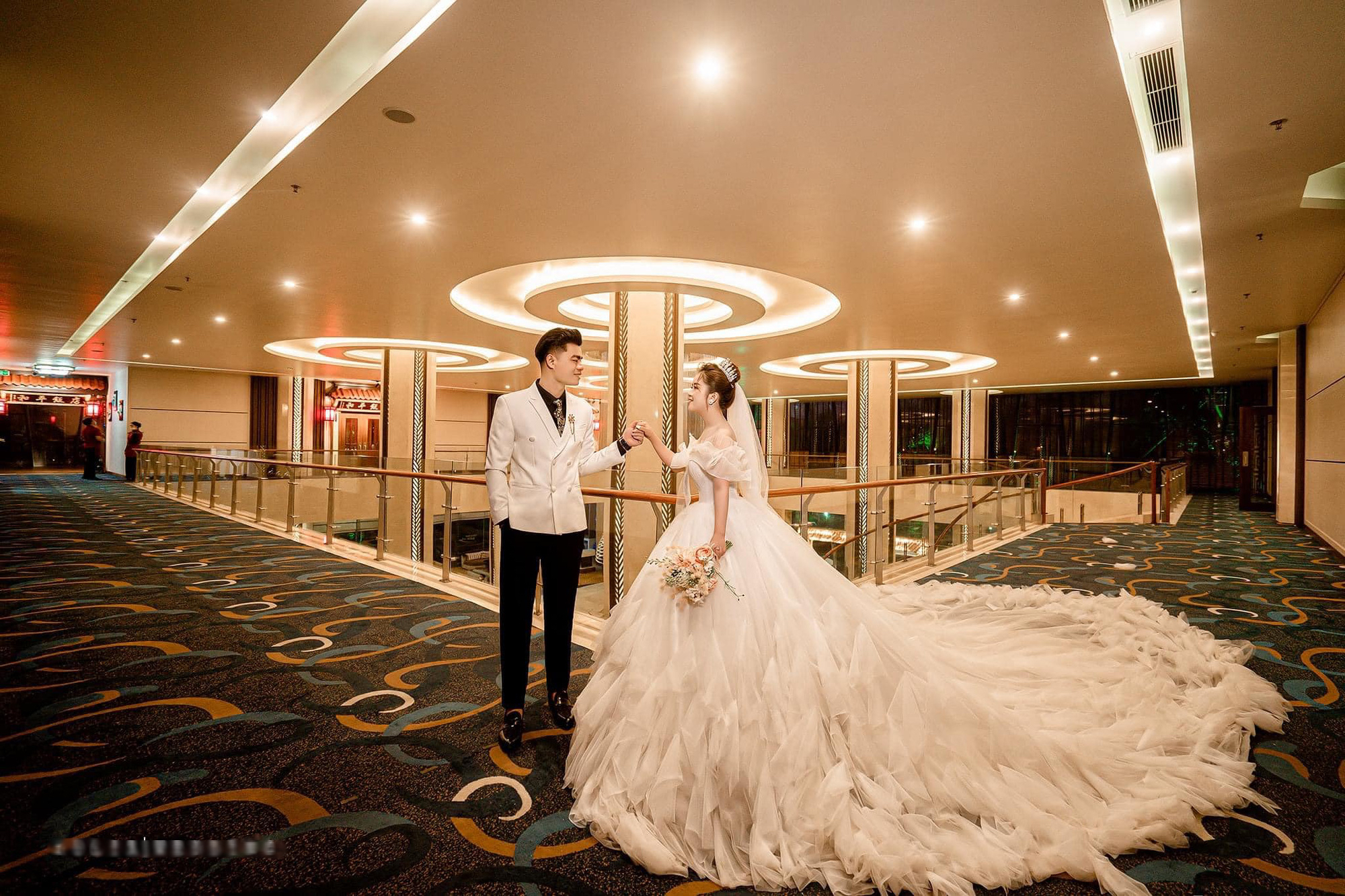 Just known for a month, the fashion shop owner married a 20-year-old beautiful girl: Everyone thought that the wedding newspaper was a joke, the mother-in-law comfortably let her daughter-in-law wake up at 9 am!  - Photo 5.