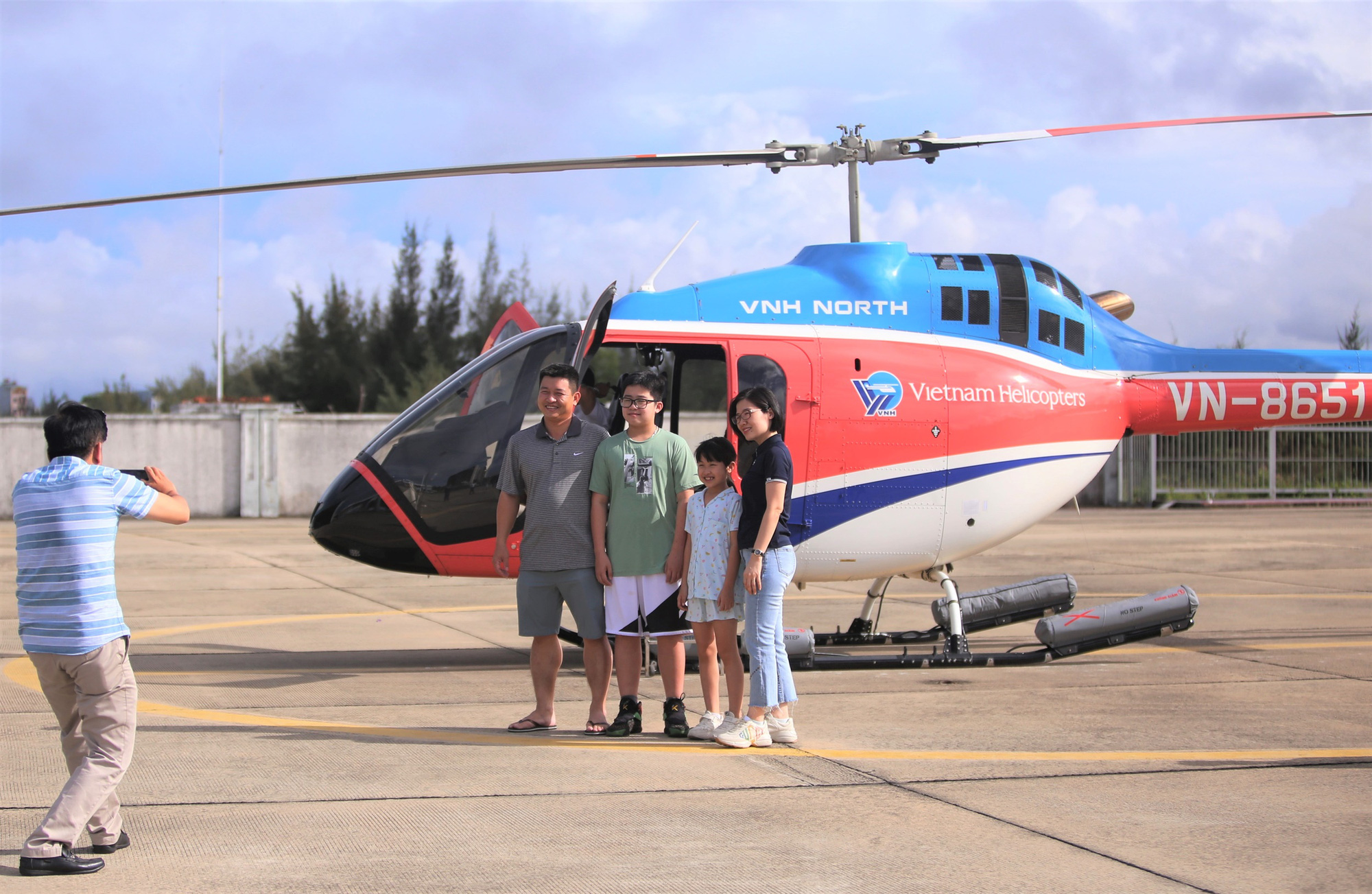 Clip + Ảnh: Du khách hào hứng lần đầu trải nghiệm ngắm Đà Nẵng từ trực thăng - Ảnh 18.