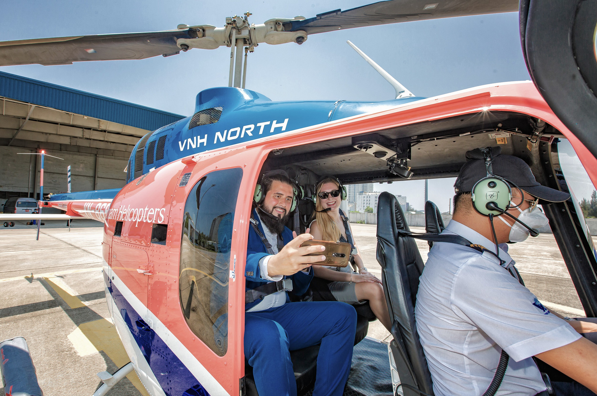 Clip + Ảnh: Du khách hào hứng lần đầu trải nghiệm ngắm Đà Nẵng từ trực thăng - Ảnh 17.
