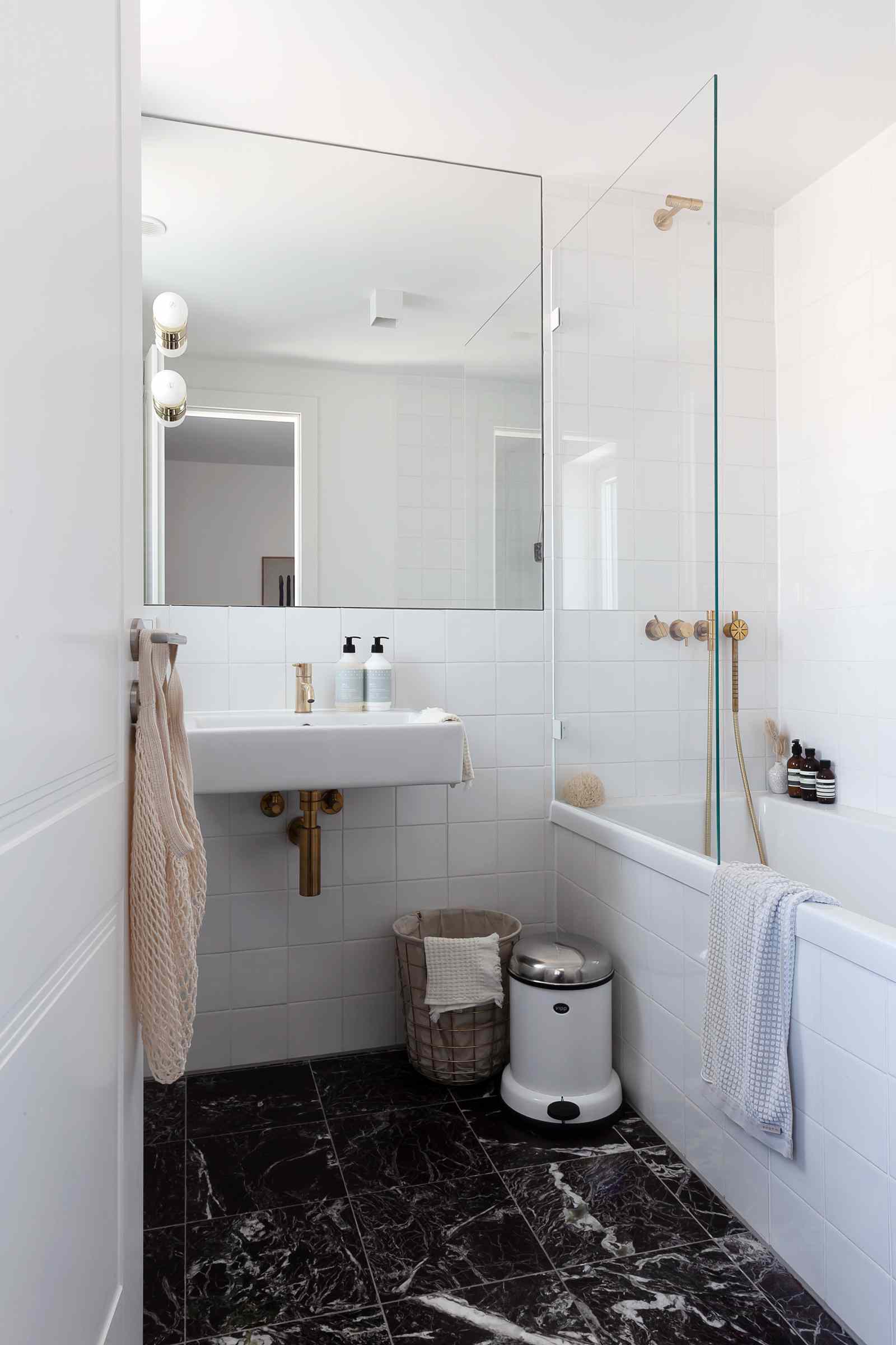 14 minimalist bathrooms capture the hearts of Scandinavian sisters - Photo 6.