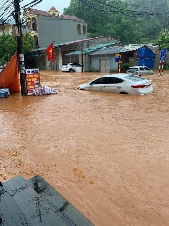Floods swept through residential areas in Lang Son, thunderstorms continued to ravage the North in the coming days - Photo 8.