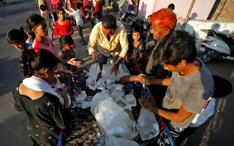 The hot sun turned India into a living hell, reaching the threshold of suffering, causing 25 deaths - Photo 4.