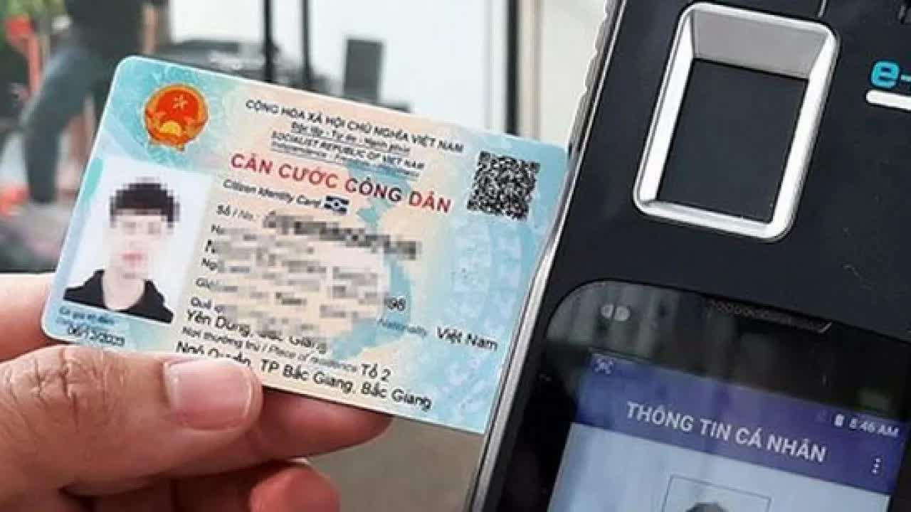 How to withdraw money with CCCD chip card at ATM?  - Photo 1.