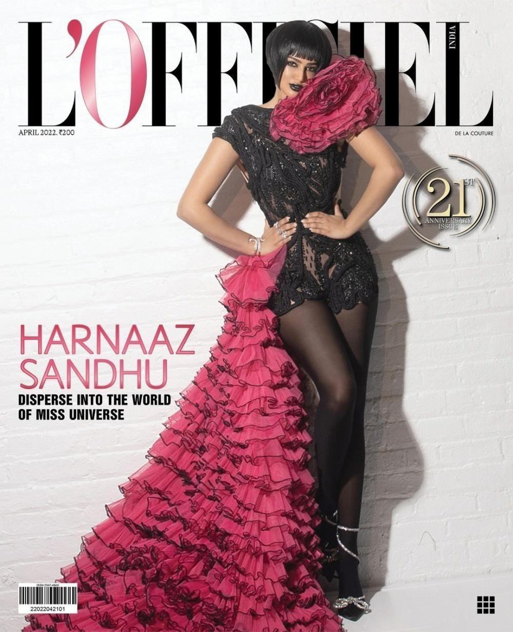 Wearing the dress of Miss Universe Harnaaz Sandhu, Thanh Hang showed off her sexy 1m12 long legs - Photo 7.