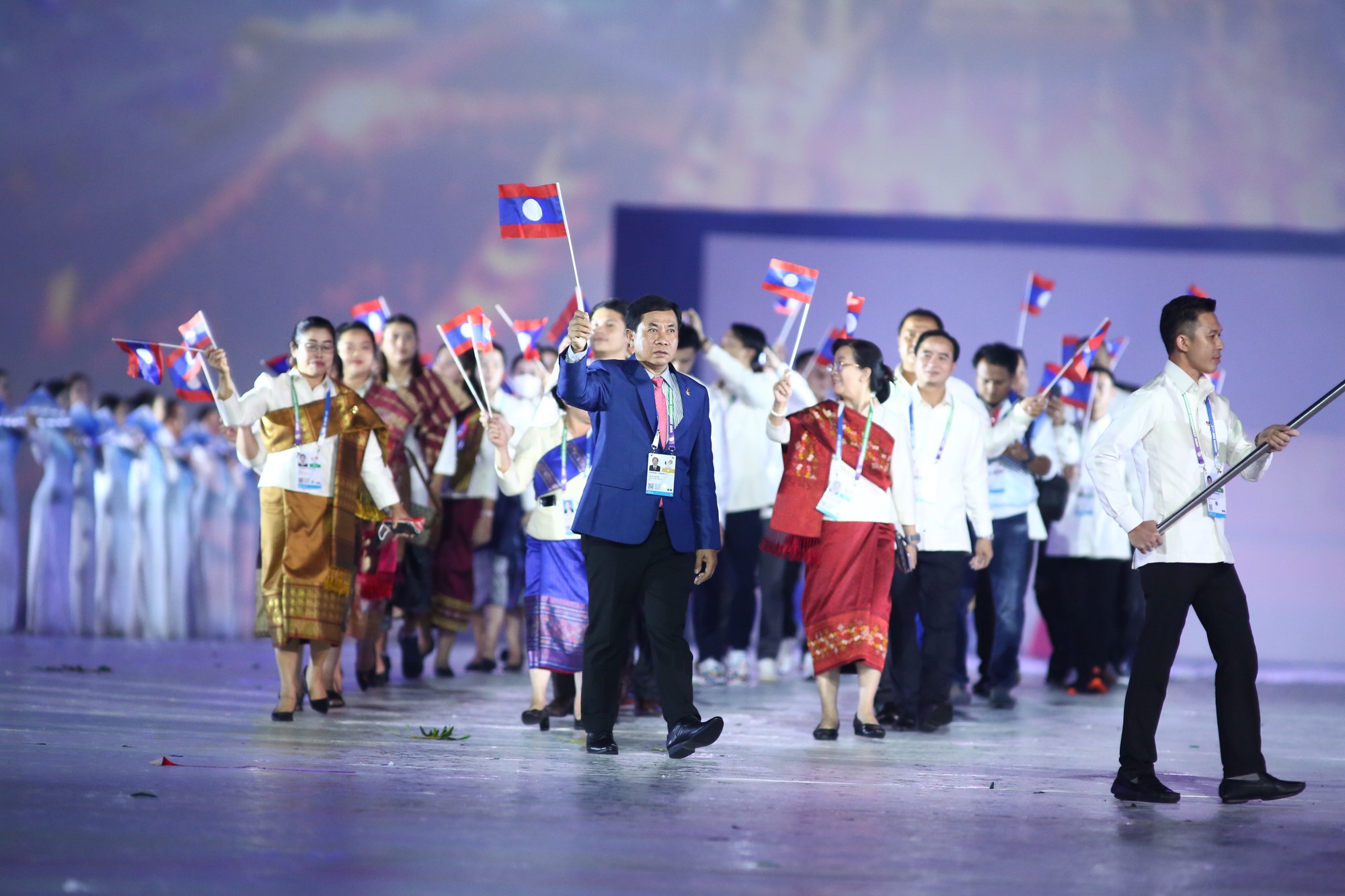 Những hình ảnh ấn tượng trong lễ Khai mạc SEA Games 31 - Vì một Đông Nam Á mạnh mẽ hơn  - Ảnh 9.