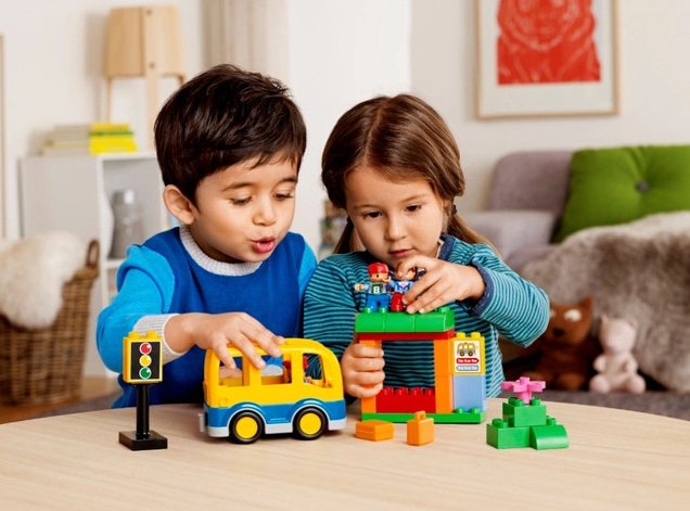 3 NGUYÊN TẮC mua đồ chơi cho con bố mẹ cần lưu ý: Lựa chọn theo độ tuổi, kỹ năng và tính cách - Ảnh 2.