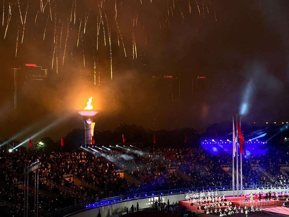 Những hình ảnh ấn tượng trong lễ Khai mạc SEA Games 31 - Vì một Đông Nam Á mạnh mẽ hơn  - Ảnh 13.