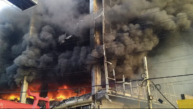 Fire destroyed office building in India, 26 people died - Photo 1.