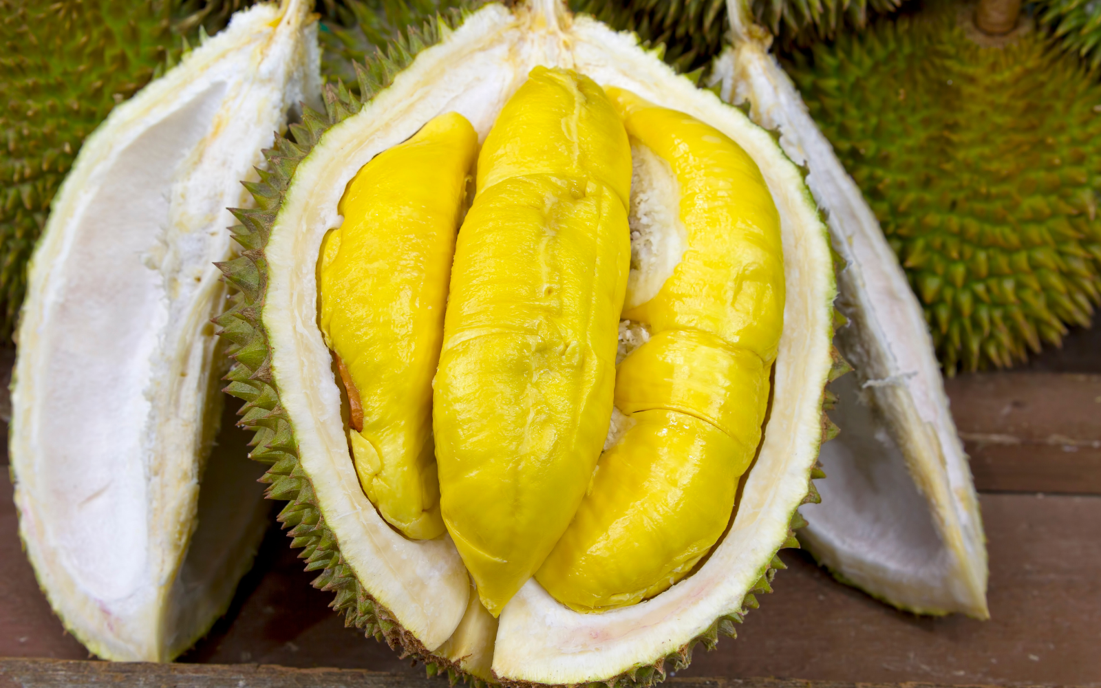 Kỹ năng chọn sầu ri&ecirc;ng đỉnh cao, "b&aacute;ch ph&aacute;t b&aacute;ch tr&uacute;ng" quả n&agrave;o cũng vỏ mỏng d&agrave;y cơm, đến người b&aacute;n h&agrave;ng c&ograve;n chẳng biết - Ảnh 1.