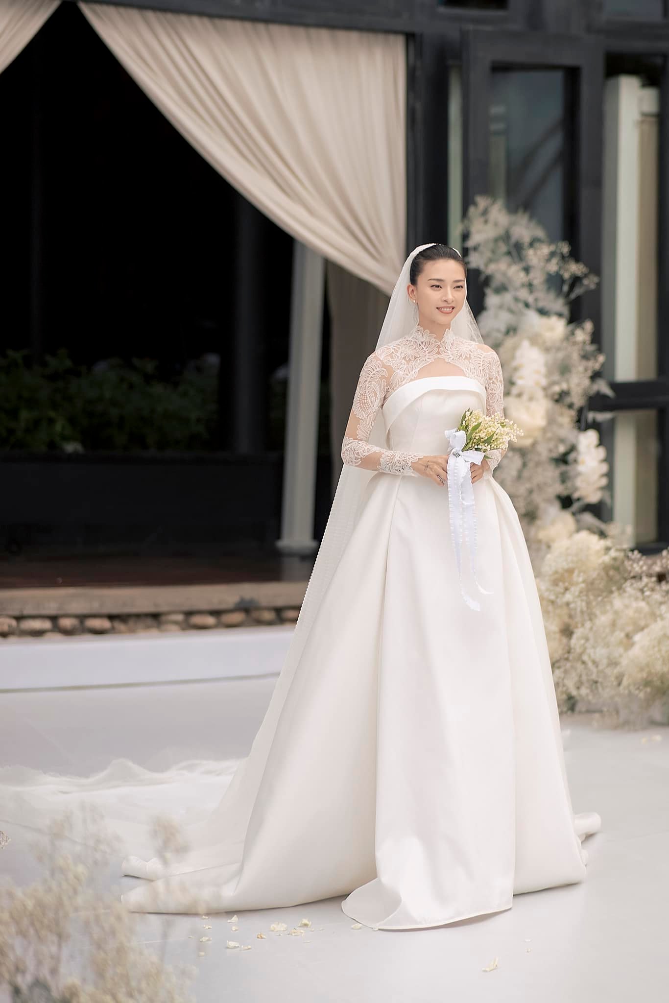 Ngô Thanh Vân đưa ra yêu cầu rất khó về váy cưới: Đơn giản nhưng nổi bật, bền lâu theo thời gian, mang đậm nét hoàng gia như Grace Kelly - Ảnh 1.