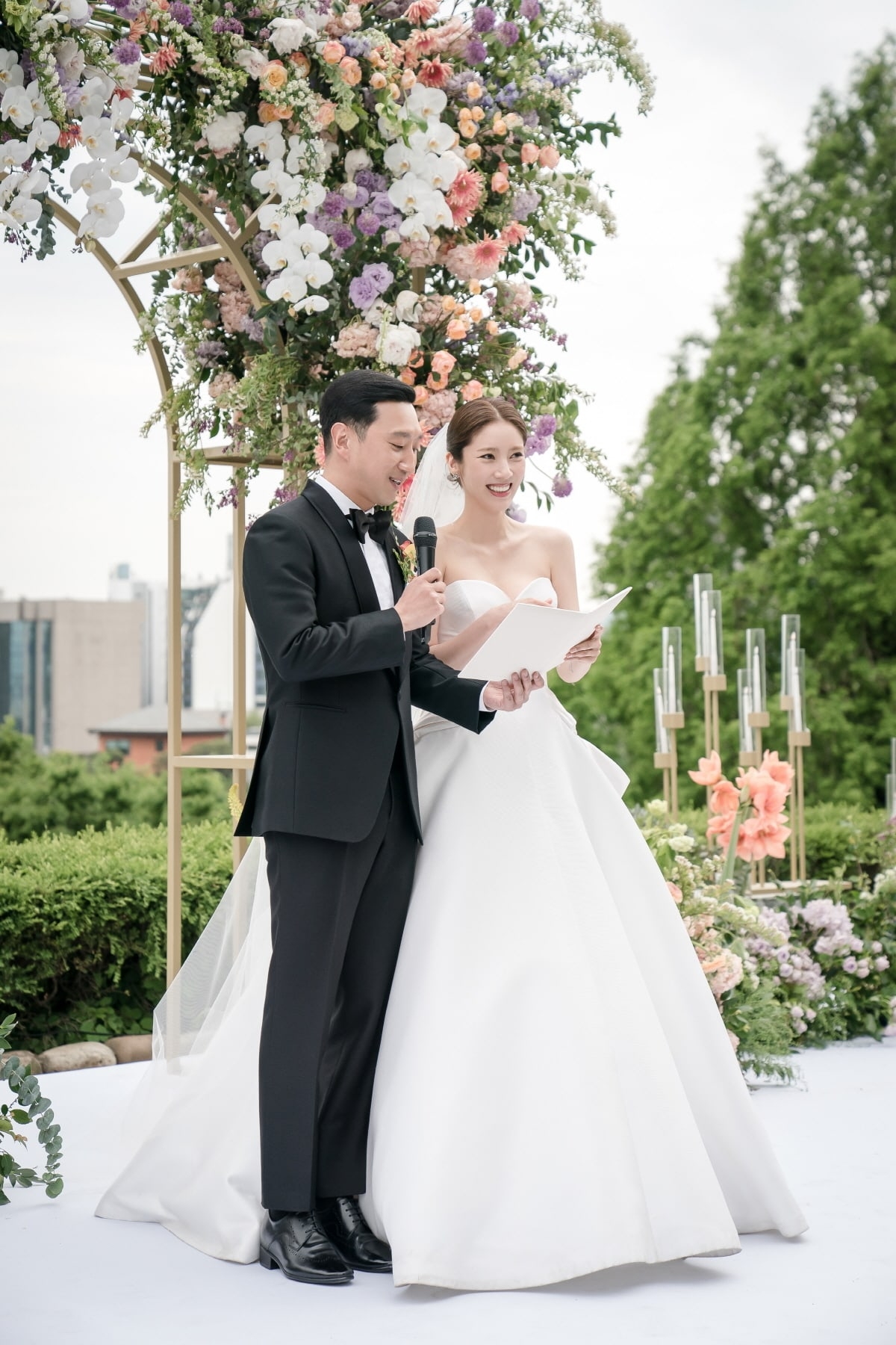 Hé lộ hình ảnh trong đám cưới của mỹ nhân Son Dam Bi và bạn trai Lee Kyou  Hyuk