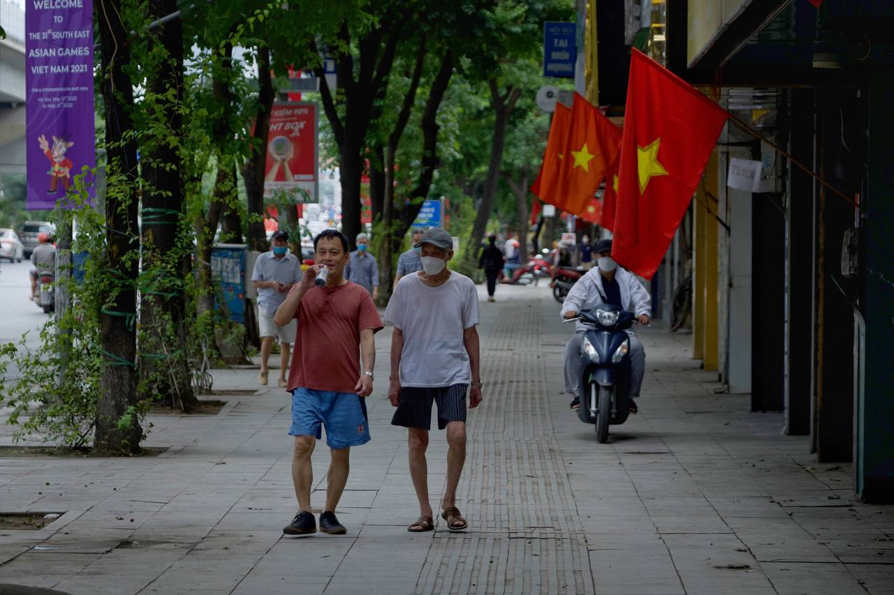 Hà Nội tháng 05 đón gió mùa Đông Bắc với những ngày thời tiết đặc biệt nhất: Sáng Thu, trưa Hè, đêm Đông - Ảnh 8.