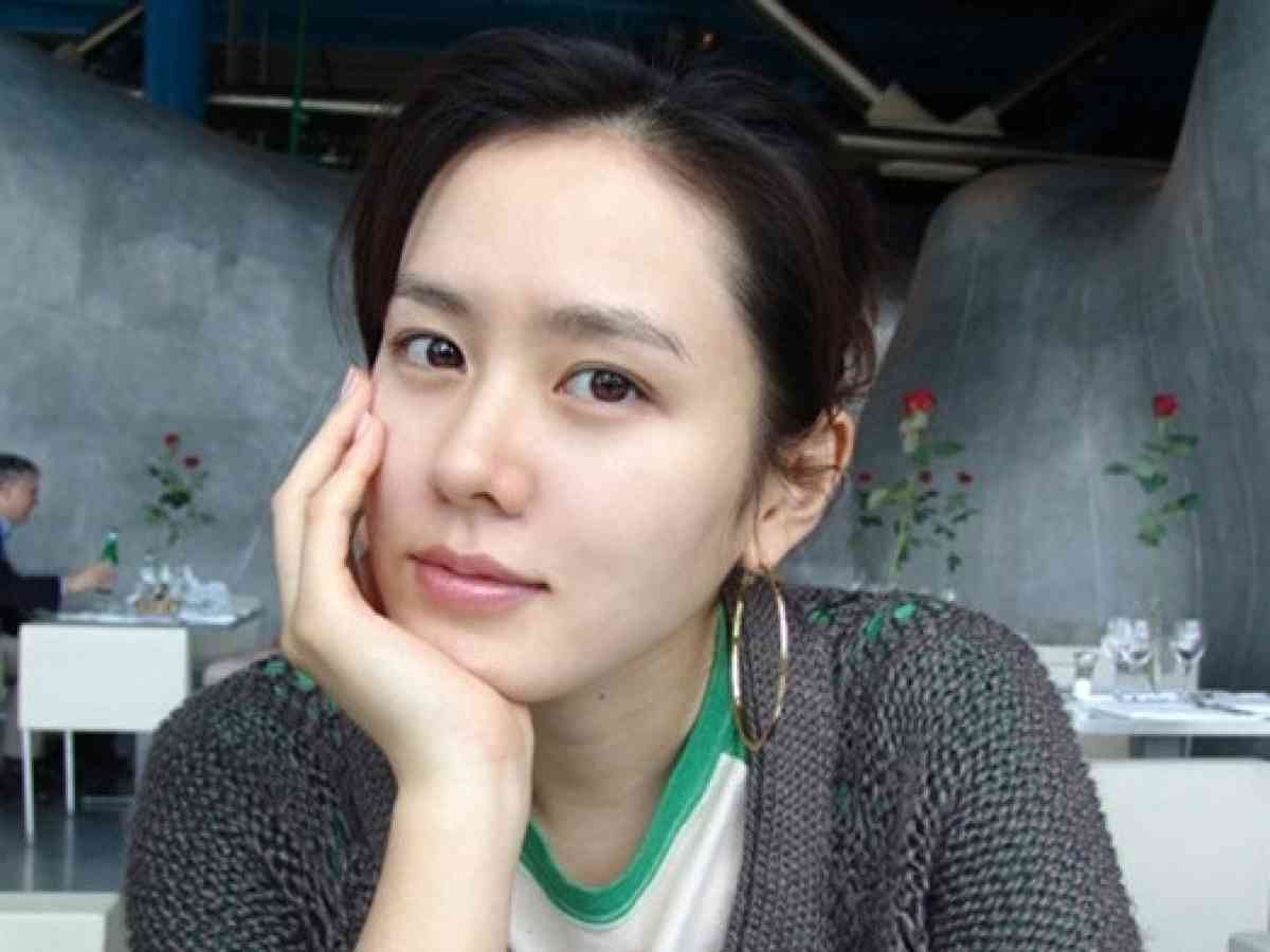 Son Ye Jin's impressive bare face, beautiful skin makes me angry when I look at it close-up - Photo 2.