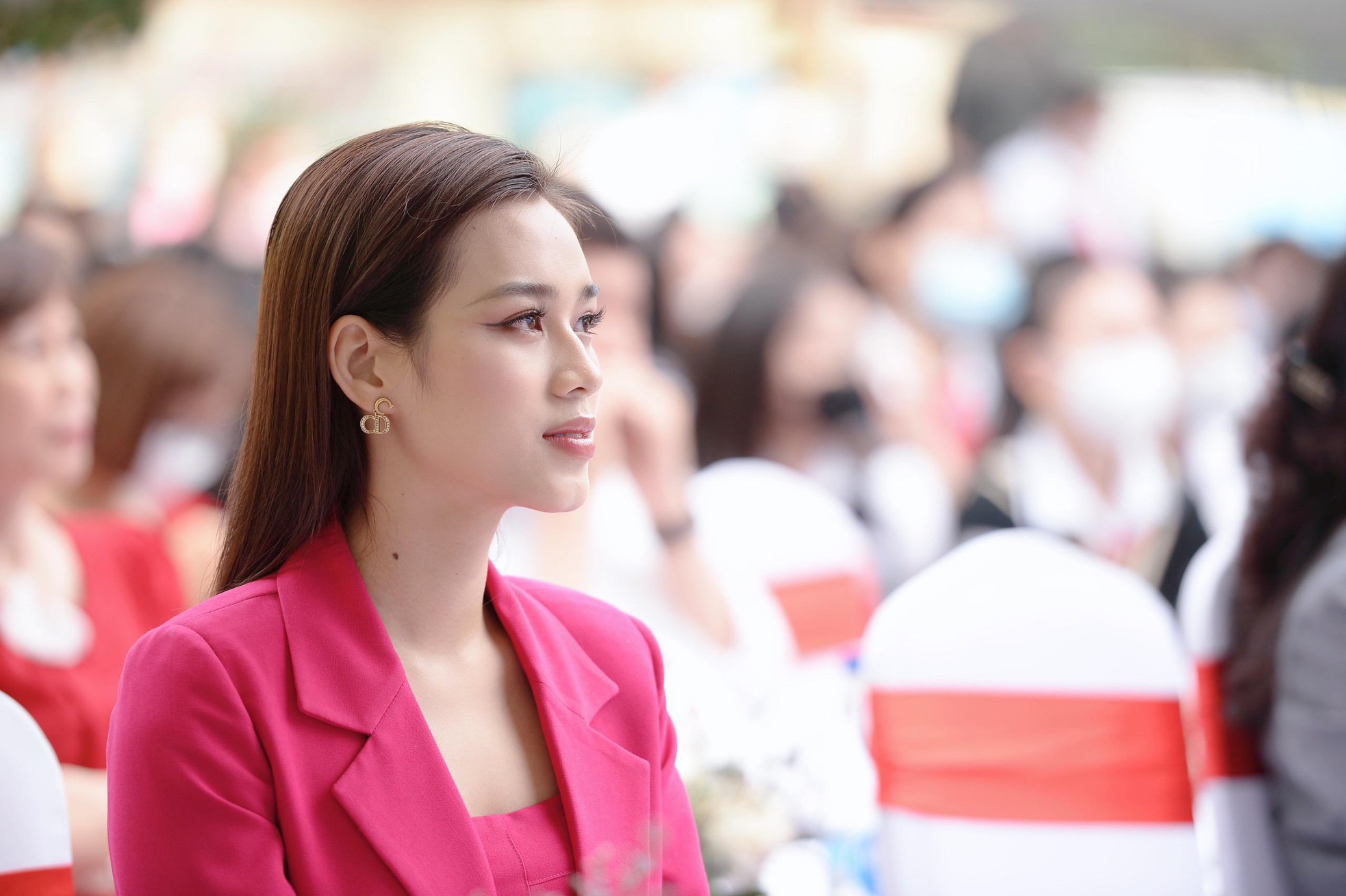 Hoa hậu Đỗ Thị Hà nói về áp lực khi bị so sánh với bạn học thời cấp 2 - Ảnh 6.
