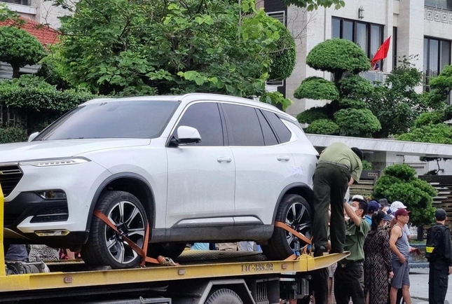 Unexpected details about the fleet of luxury cars detained after the search of the house of the former President of Ha Long City - Photo 3.