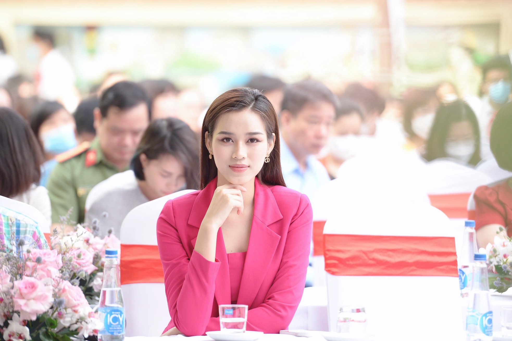 Hoa hậu Đỗ Thị Hà nói về áp lực khi bị so sánh với bạn học thời cấp 2 - Ảnh 5.