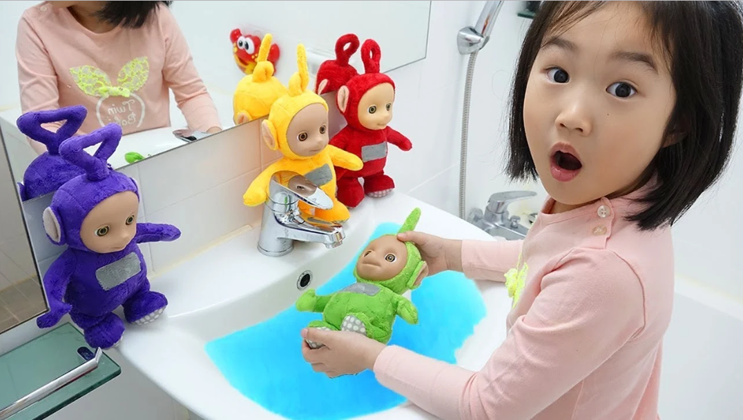 "Vỗ béo" con gái để quay video đăng lên mạng xã hội kiếm tiền, những kiểu cha mẹ "độc hại" cần phải tẩy chay - Ảnh 3. "Vỗ béo" con gái để quay video đăng lên mạng xã hội kiếm tiền, những kiểu cha mẹ "độc hại" cần phải tẩy chay - Ảnh 3.