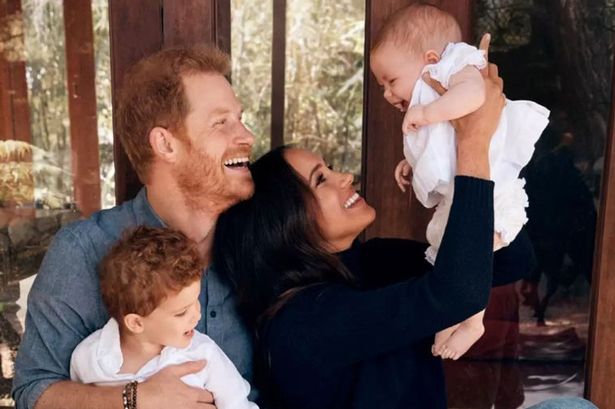 Vợ chồng Meghan Markle thừa nhận có một nỗi lo lắng đang lớn dần từng ngày liên quan đến hai con Archie và Lilibet - Ảnh 2.