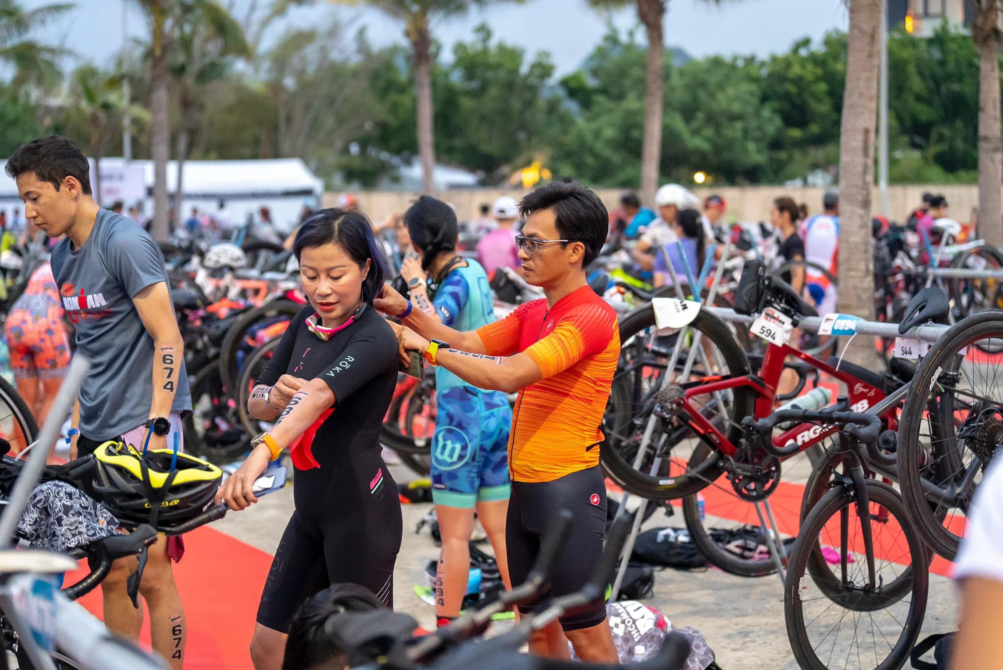 Ironlady Cao Nguyệt Hằng cùng chồng hoàn thành xuất sắc thử thách tại IRONMAN70.3 Việt Nam - Ảnh 6.