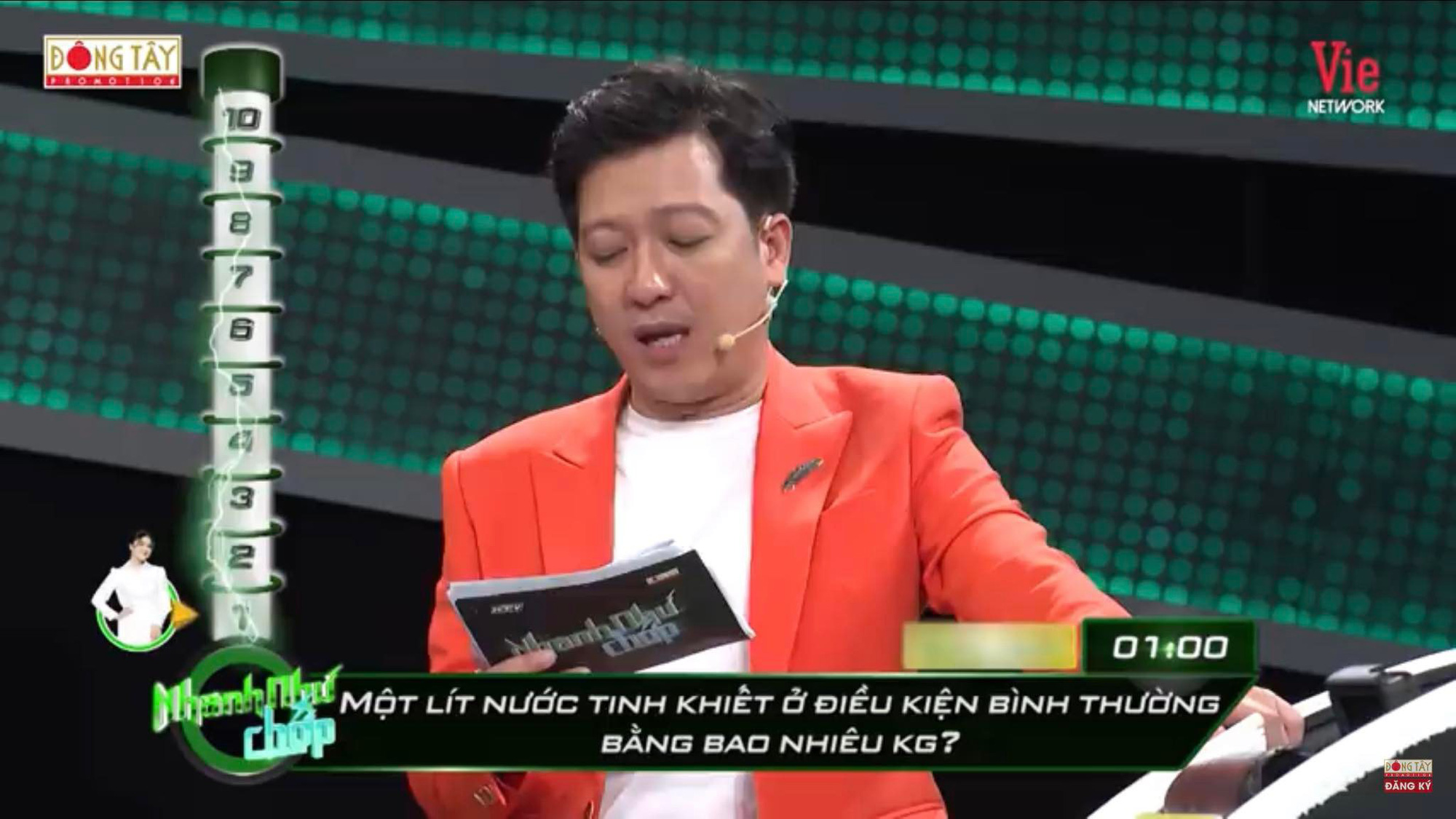 Câu đố: 1 lít nước tinh khiết bằng bao nhiêu kg? - Dành cho học sinh cấp 1 nhưng ít ai trả lời đúng! - Ảnh 1. Câu đố: 1 lít nước tinh khiết bằng bao nhiêu kg? - Dành cho học sinh cấp 1 nhưng ít ai trả lời đúng! - Ảnh 1.