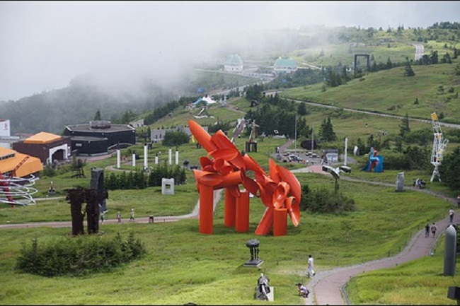 Admire the open-air museum at an altitude of 2,000m, admire the natural scenery and enjoy the unique art - Photo 2.