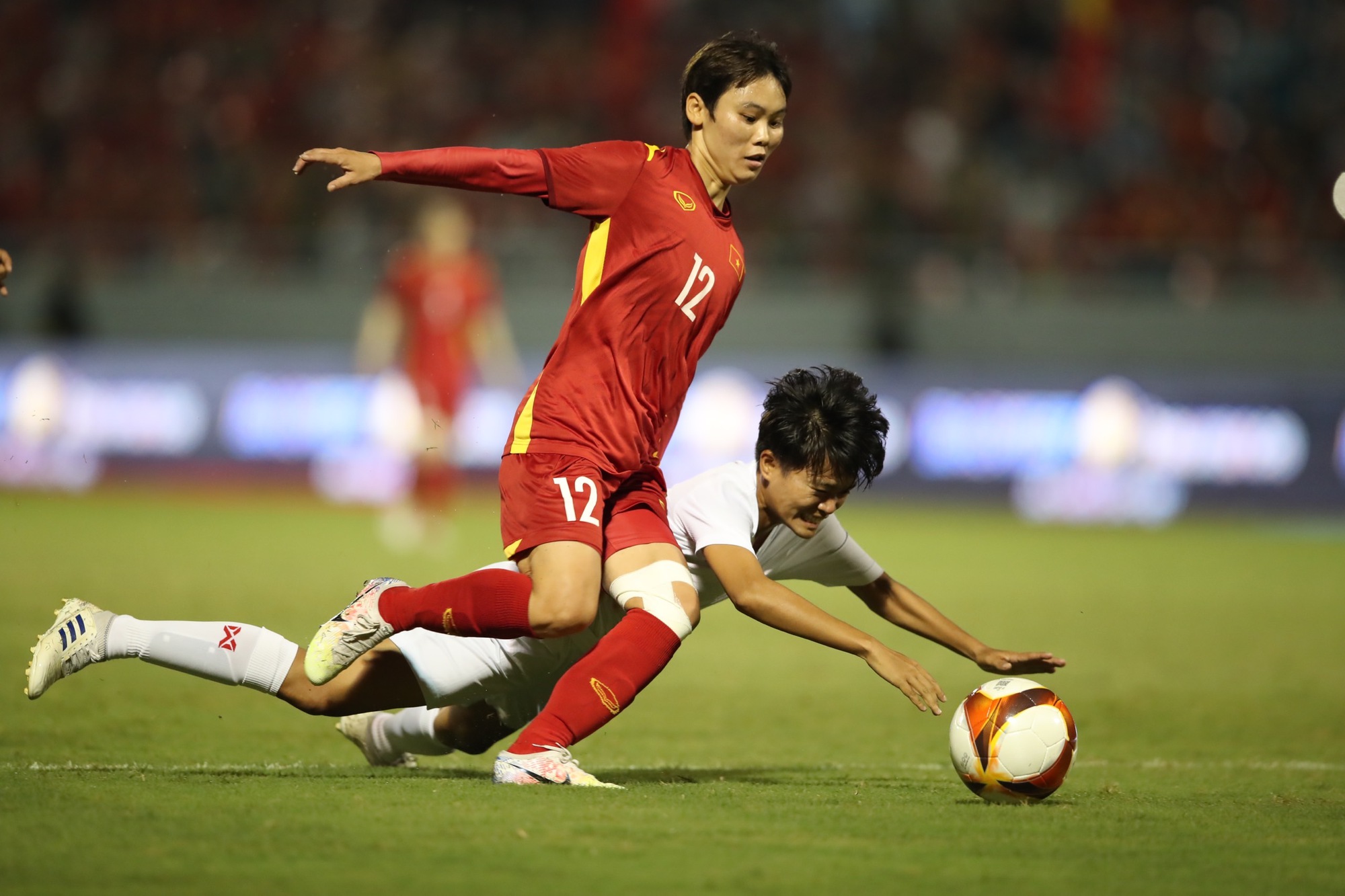 Đánh bại Myanmar, tuyển nữ Việt Nam cùng Thái Lan tranh HCV SEA Games 31 - Ảnh 4.