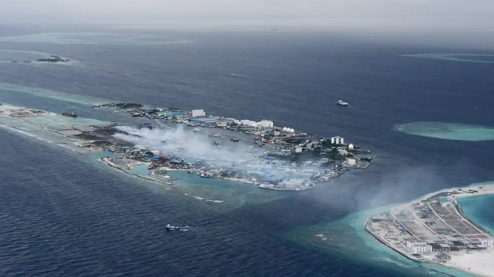 Cận cảnh 'đảo rác' - vết sẹo nhân tạo giữa thiên đường du lịch Maldives - Ảnh 1. Cận cảnh 'đảo rác' - vết sẹo nhân tạo giữa thiên đường du lịch Maldives - Ảnh 1.