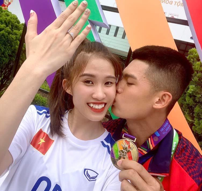 Sau màn cầu hôn tại SEA Games 31, Nguyễn Tiến Trọng viết thư ngọt ngào cho vợ sắp cưới - Ảnh 1.