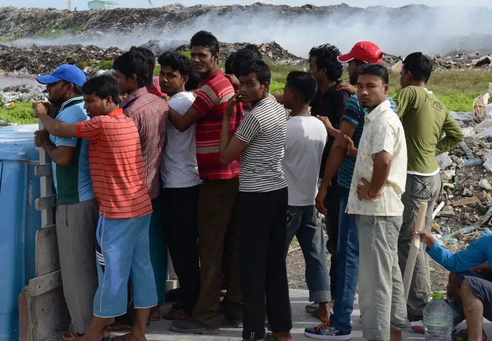 Cận cảnh 'đảo rác' - vết sẹo nhân tạo giữa thiên đường du lịch Maldives - Ảnh 7. Cận cảnh 'đảo rác' - vết sẹo nhân tạo giữa thiên đường du lịch Maldives - Ảnh 7.