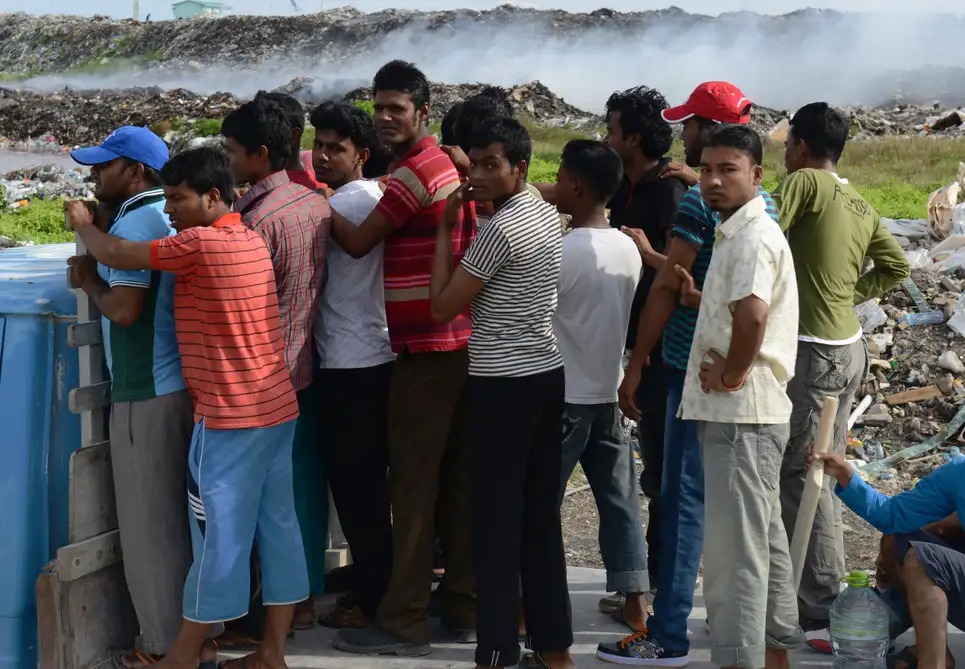 Cận cảnh 'đảo rác' - vết sẹo nhân tạo giữa thiên đường du lịch Maldives - Ảnh 7.