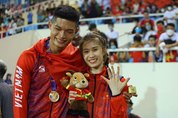 Couples fighting together at SEA Games 31: A couple used to be teachers and students, someone proposed as soon as they won gold - Photo 8.