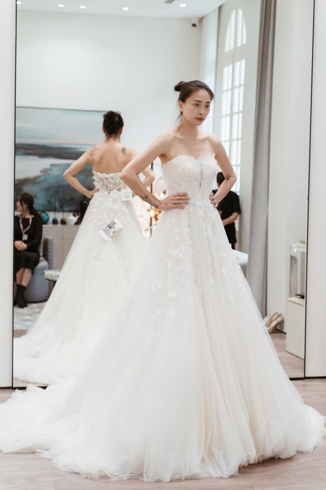 Cận cảnh 3 mẫu váy cưới Ngô Thanh Vân lựa chọn cho hôn lễ