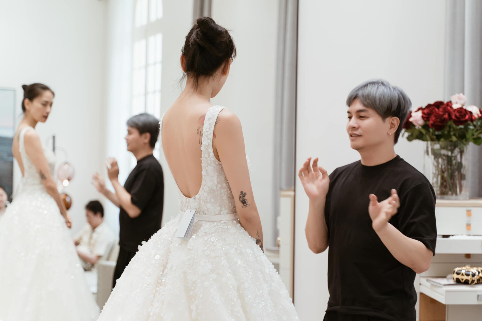 NTK Chung Thanh Phong kể chuyện làm váy đính hôn cho Nhã Phương