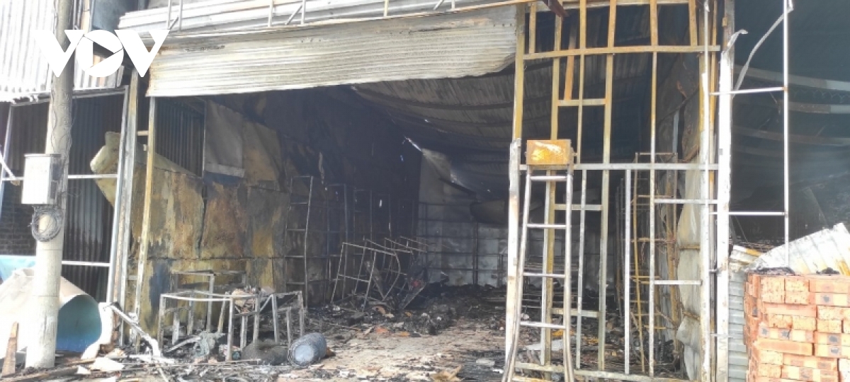 Big fire destroyed a row of shops in Hong Bang district, Hai Phong - Photo 4.