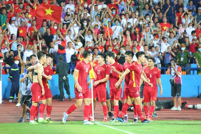 Giá vé xem U23 Việt Nam đá chung kết SEA Games tăng cao chưa từng thấy - Ảnh 1.