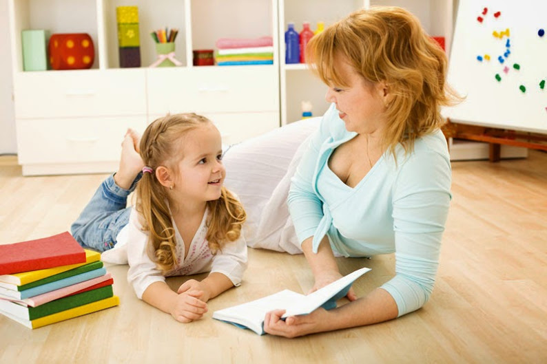 Children do not concentrate when reading books, just like to gnaw, tear and throw books around, how should parents handle it?  - Photo 4.