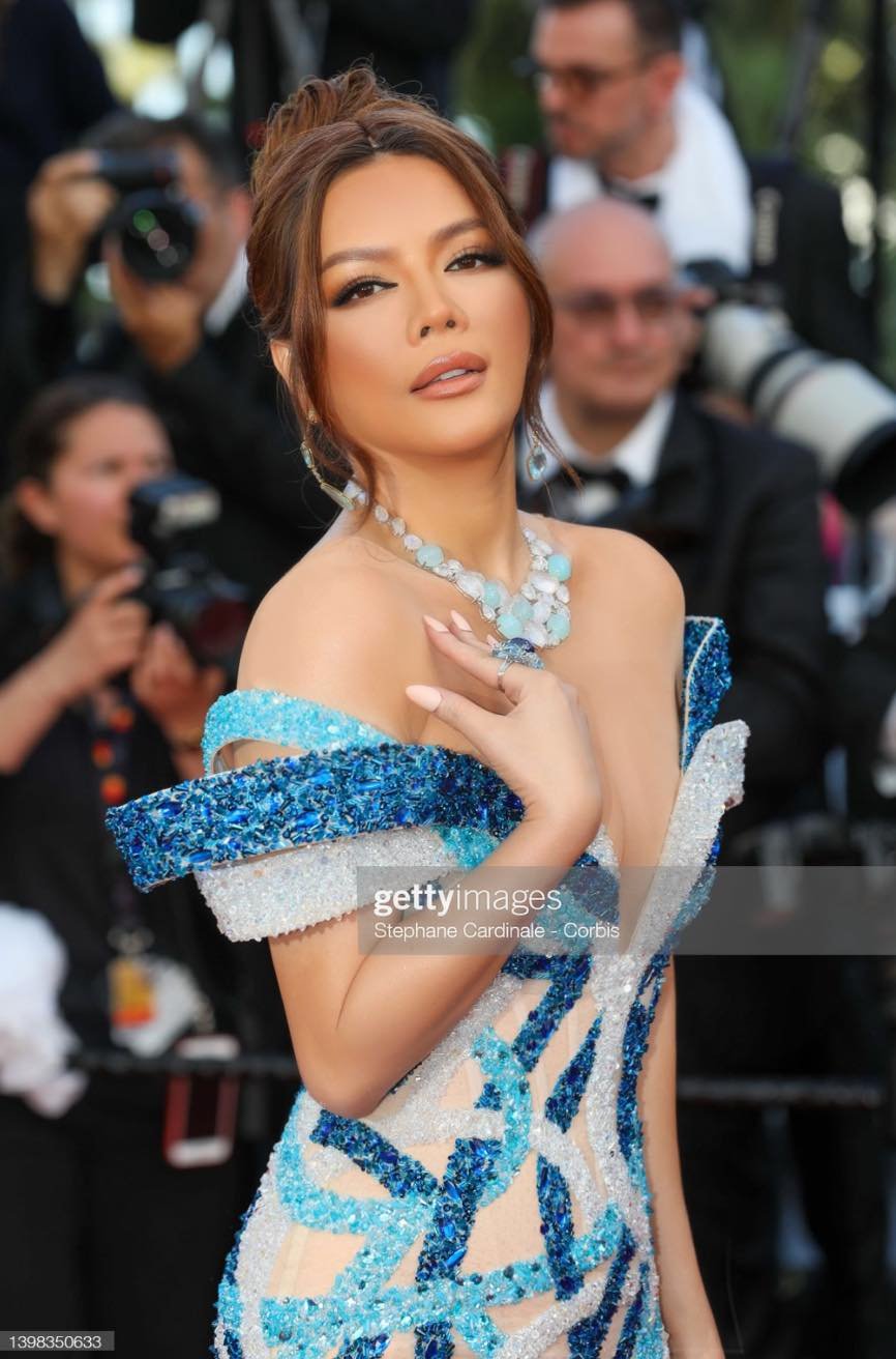 Lý Nhã Kỳ diện đầm khoe body nóng bỏng và đeo kim cương 6 tỷ đồng trong ngày 2 dự LHP Cannes - Ảnh 8.