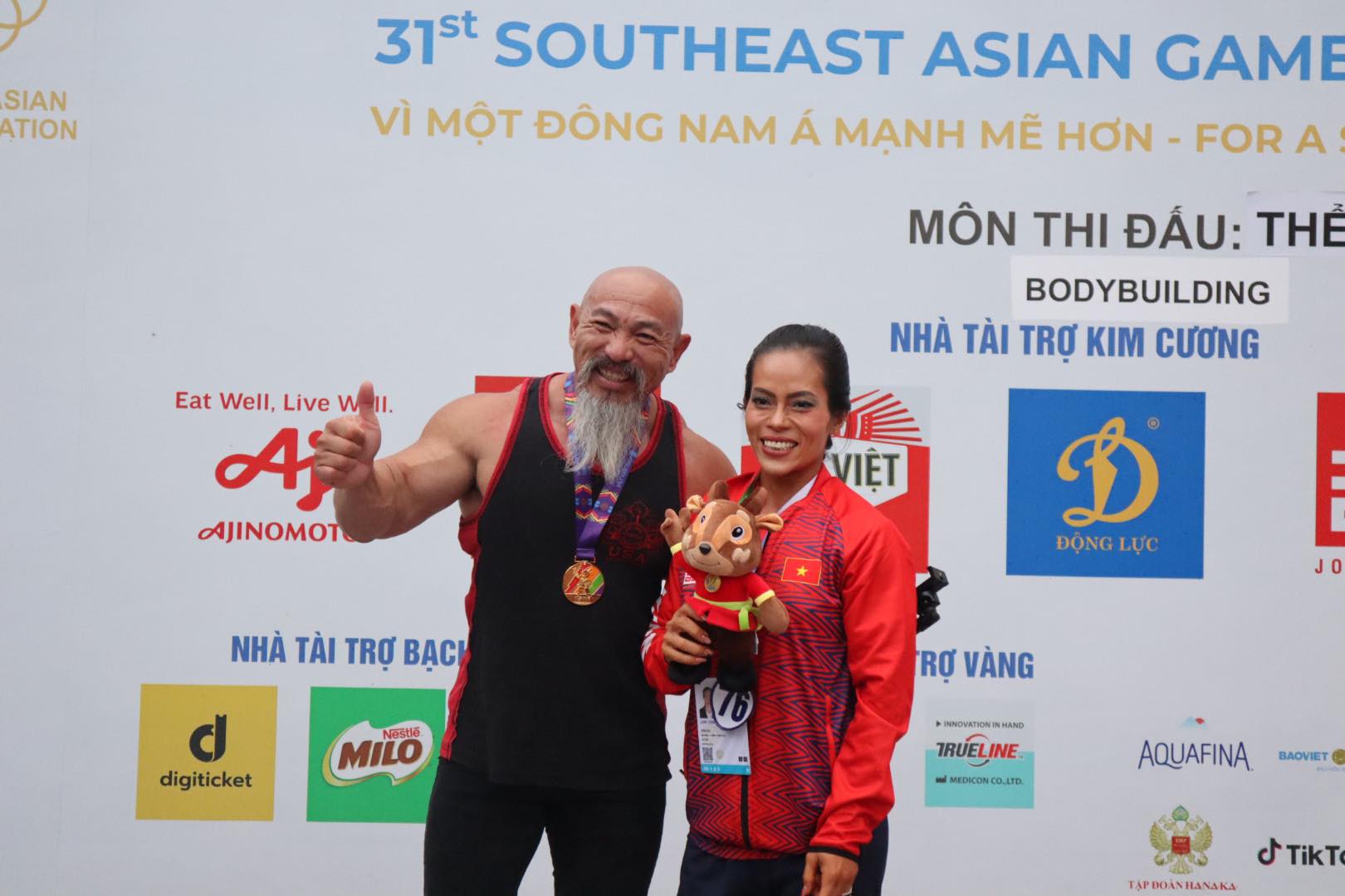 Athlete Dinh Kim Loan: A poor country girl who overcomes prejudice in pursuit of bodybuilding, won the world championship twice, but took 16 years to get the first SEA Games gold medal - Photo 4.